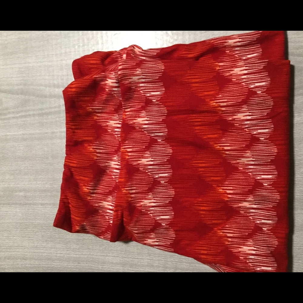 LLR VALENTINE OS LEGGINGS. NWT, TC hearts